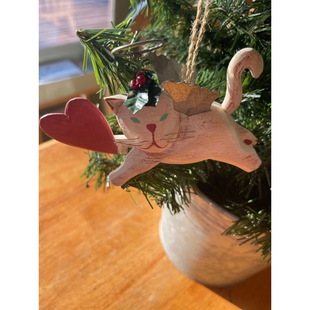 Cat Ornaments Set of 3 Gently Used All have‎ hearts One Resin 2 Wooden
